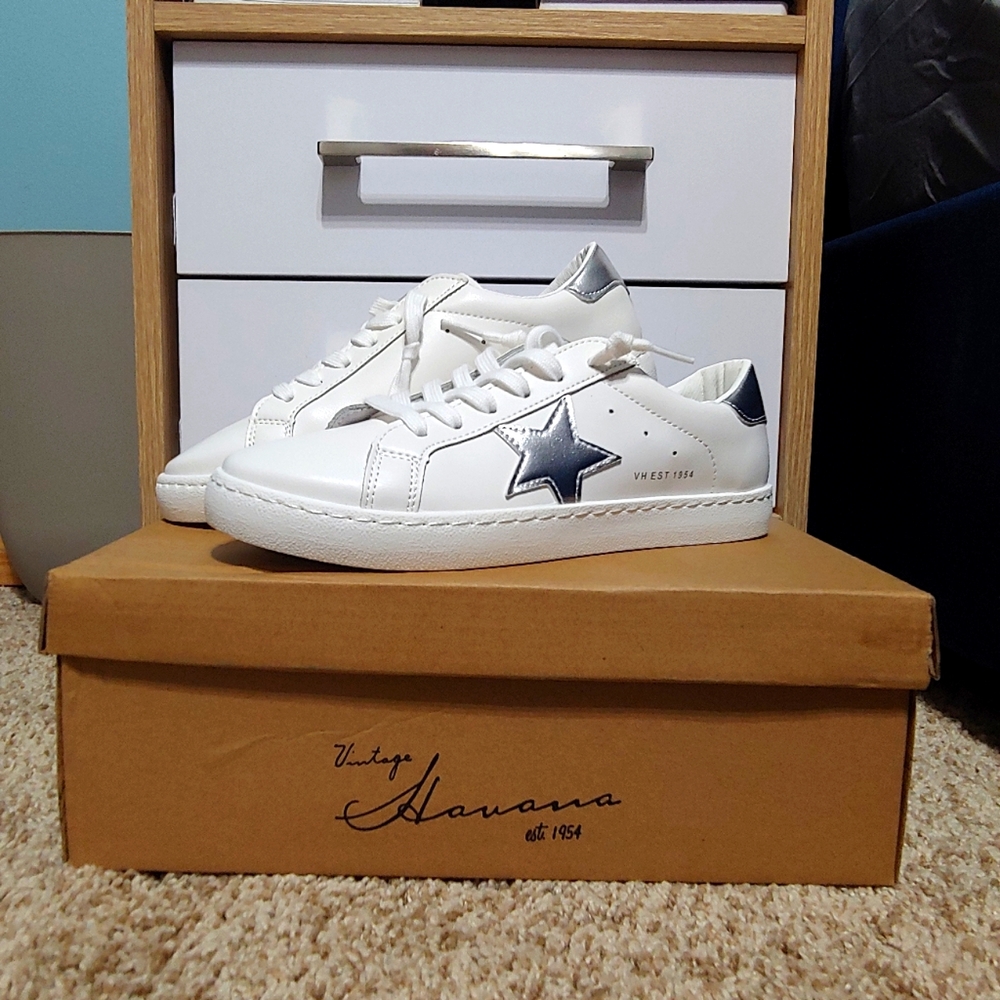 NWOT Vintage Havana Women’s Carla Sneakers White & Silver Foil, SZ 7.5